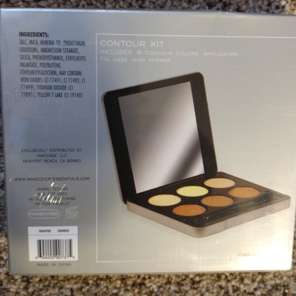 ME Makeover Essentials contour kit with mirror+ Face Primer - Picture 3 of 7